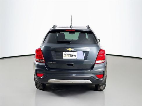 Used 2018 Chevrolet Trax LT w/ LT Convenience Package image 8