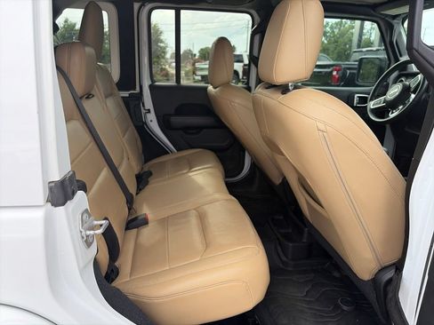 Used 2018 Jeep Wrangler Unlimited Sahara w/ Dual Top Group AWD/4WD image 14