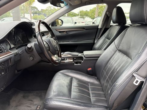 Used 2017 Lexus ES 300h w/ Luxury Package FWD image 16