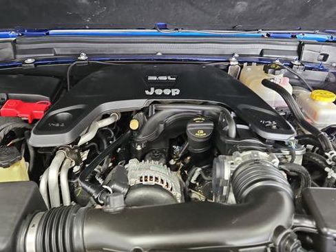 Used 2018 Jeep Wrangler Unlimited Sport AWD/4WD image 28