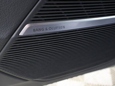 Used 2023 Audi Q8 Prestige w/ Prestige Package image 39