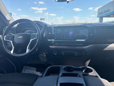 Used 2024 Chevrolet Silverado 1500 LT AWD/4WD image 15