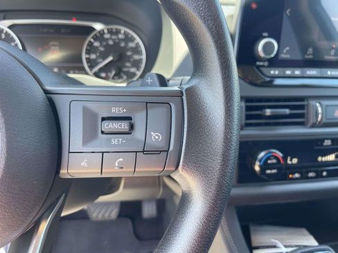 Used 2024 Nissan Pathfinder S image 22