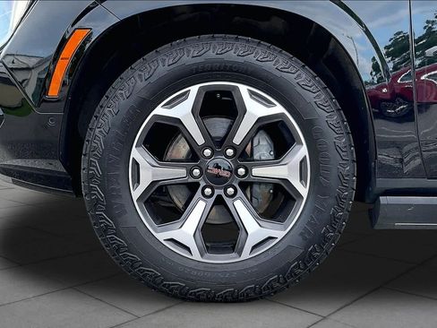 Used 2025 GMC Yukon AT4 Ultimate w/ LPO, Floor Liner Package AWD/4WD image 11