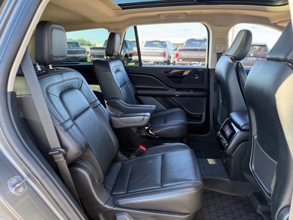 Used 2024 Lincoln Aviator Reserve w/ Elements Package Plus AWD/4WD image 17