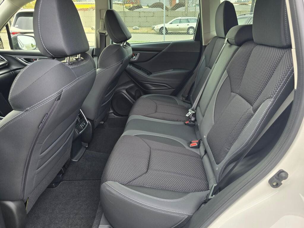 Certified 2023 Subaru Forester Premium AWD/4WD image 18