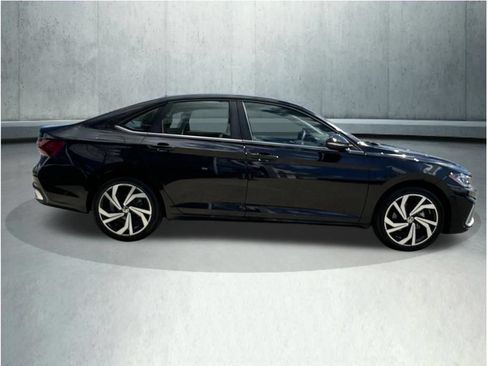 Used 2025 Volkswagen Jetta SEL FWD image 4