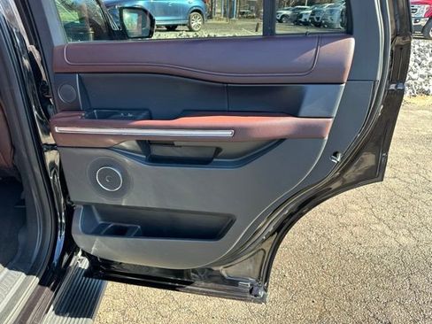 Used 2024 Ford Expedition Limited AWD/4WD image 22