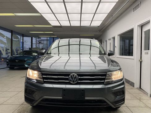 Used 2019 Volkswagen Tiguan SE w/ Panoramic Sunroof Package image 2