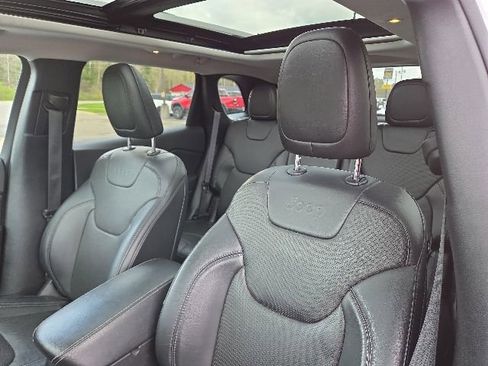 Used 2020 Jeep Cherokee Limited w/ Luxury Group AWD/4WD image 22
