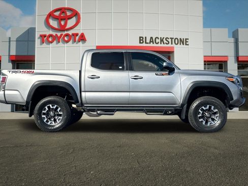 Used 2020 Toyota Tacoma SR5 image 2