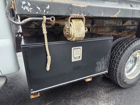 Used 2006 Ford F350 XL image 9