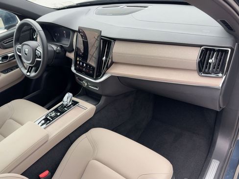 Certified 2025 Volvo XC90 B5 Plus image 26