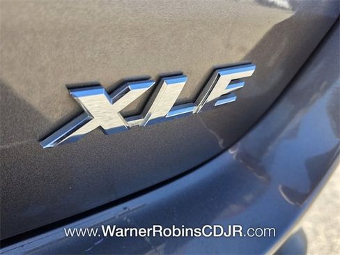 Used 2019 Toyota Highlander XLE image 12