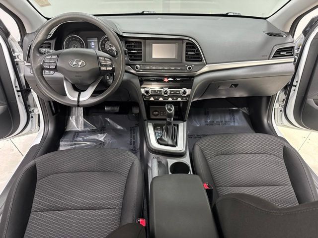 Used 2020 Hyundai Elantra SE w/ Cargo Package (C1) FWD image 2