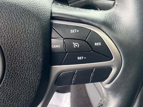 Used 2018 Jeep Grand Cherokee Limited image 19