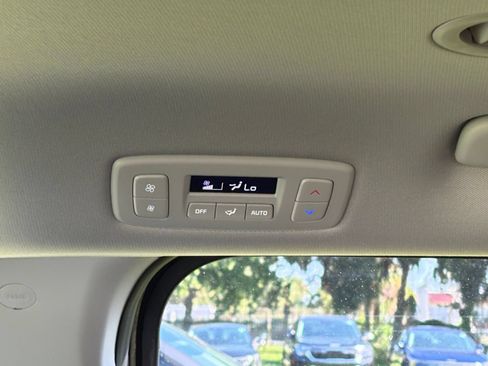Used 2026 Kia Carnival FWD image 24