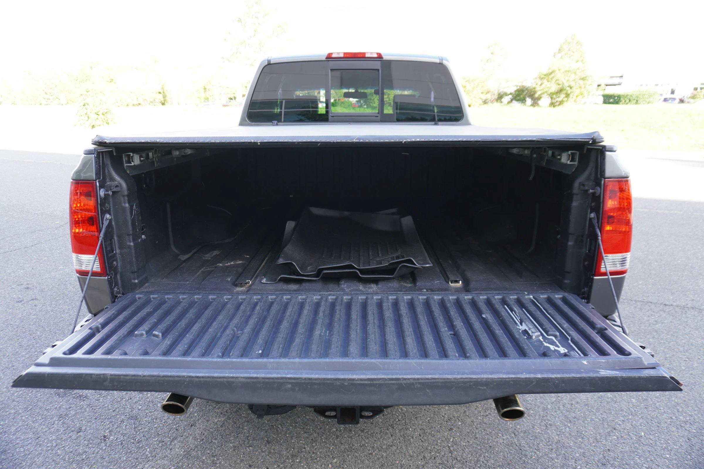 Used 2007 Nissan Titan LE w/ Tow Pkg AWD/4WD image 18