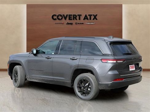 New 2026 Jeep Grand Cherokee Laredo image 3