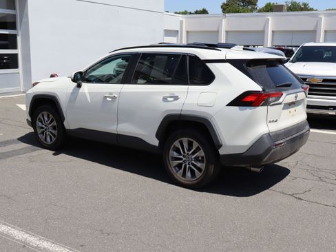 Used 2020 Toyota RAV4 Limited FWD image 8