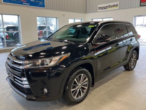 Used 2019 Toyota Highlander XLE image 1