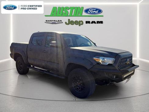 Used 2018 Toyota Tacoma TRD Off-Road w/ Technology Package AWD/4WD image 14