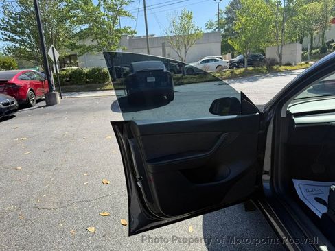 Used 2021 Tesla Model Y Long Range AWD/4WD image 9