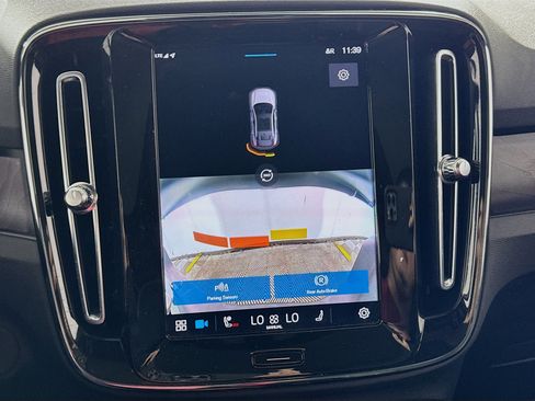 Used 2023 Volvo C40 P8 Recharge Ultimate image 3