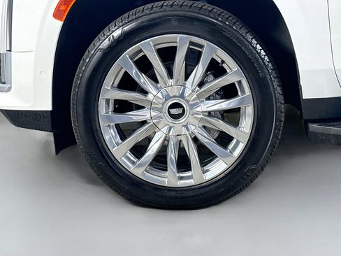 Used 2022 Cadillac Escalade Premium Luxury AWD/4WD image 38