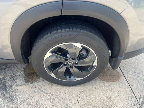 Used 2024 Nissan Rogue SV FWD image 7