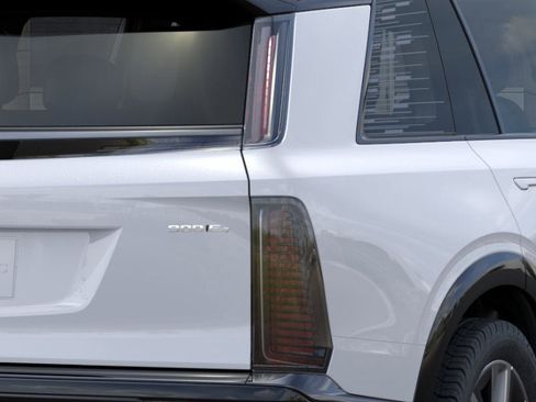 New 2026 Cadillac Vistiq Sport w/ LPO, Floor Liner Package AWD/4WD image 11