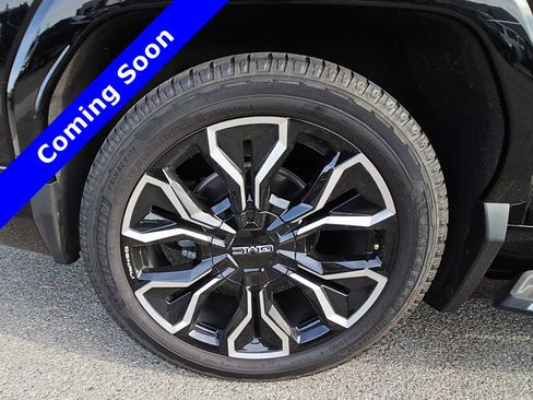 Used 2025 GMC Sierra EV Denali AWD/4WD image 21