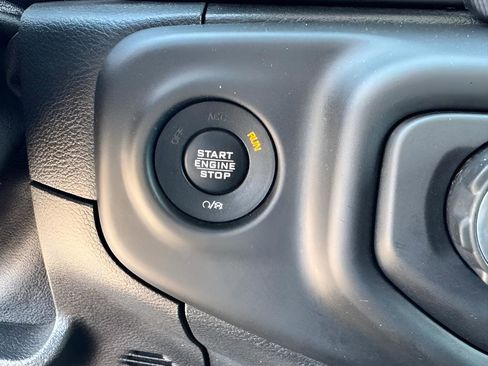 Used 2018 Jeep Wrangler Unlimited Sport S AWD/4WD image 27