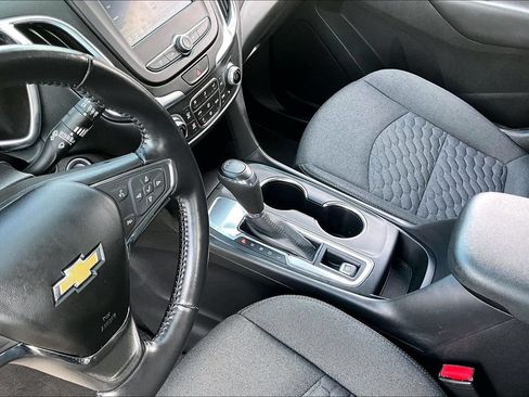 Used 2021 Chevrolet Equinox LT FWD image 17