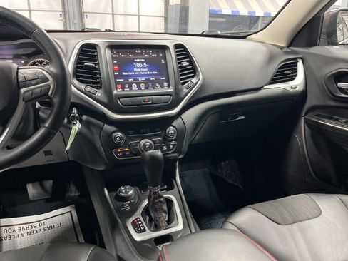 Used 2015 Jeep Cherokee Trailhawk w/ Trailer Tow Group AWD/4WD image 27