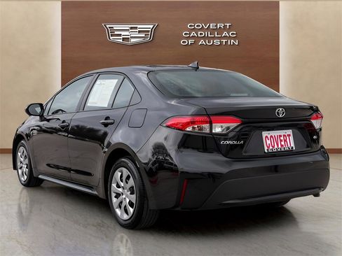 Used 2022 Toyota Corolla LE image 3