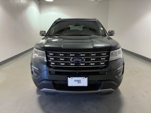 Used 2016 Ford Explorer Limited w/ Equipment Group 301A AWD/4WD image 2