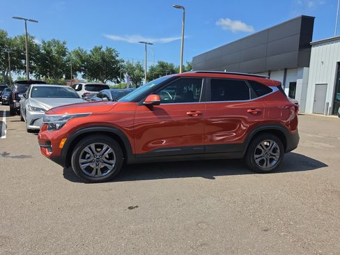 Certified 2023 Kia Seltos S w/ Navigation Package FWD image 5