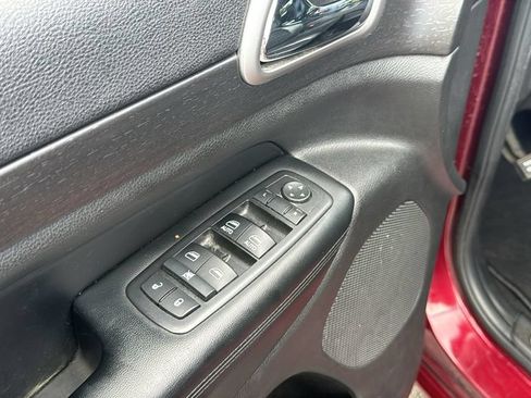 Used 2017 Jeep Grand Cherokee Altitude AWD/4WD image 12