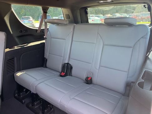 Used 2022 Chevrolet Suburban Z71 w/ Z71 Off-Road Package AWD/4WD image 37