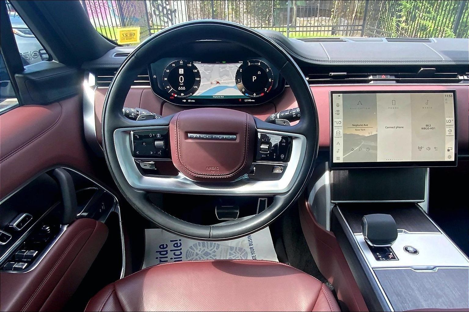 Certified 2025 Land Rover Range Rover SE AWD/4WD image 5