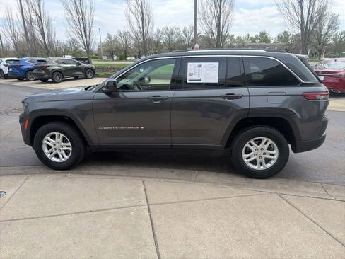 Used 2022 Jeep Grand Cherokee Laredo w/ Luxury Tech Group I AWD/4WD image 6