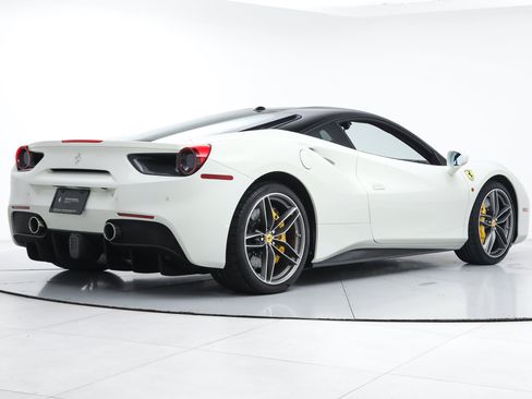 Used 2017 Ferrari 488 GTB RWD image 3