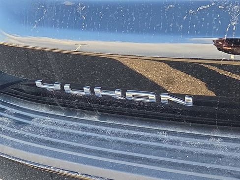 Used 2023 GMC Yukon AT4 image 30