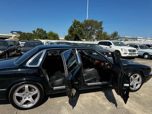 Used 2003 Jaguar XJ8 image 35