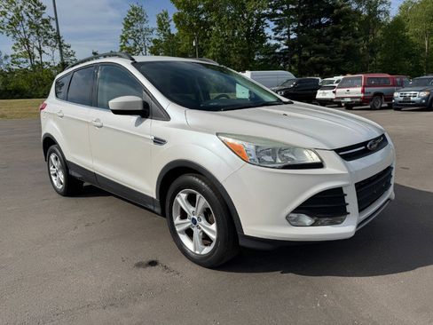 Used 2016 Ford Escape SE w/ Equipment Group 201A FWD image 7
