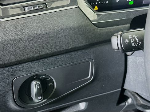 Used 2024 Volkswagen Tiguan SE image 16