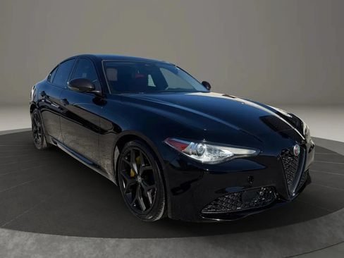 Used 2021 Alfa Romeo Giulia Ti w/ Nero Edizione RWD image 4