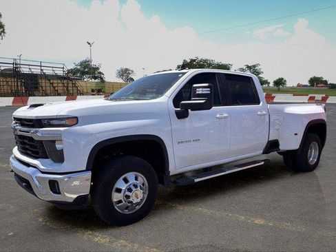 Used 2026 Chevrolet Silverado 3500 LT AWD/4WD image 5