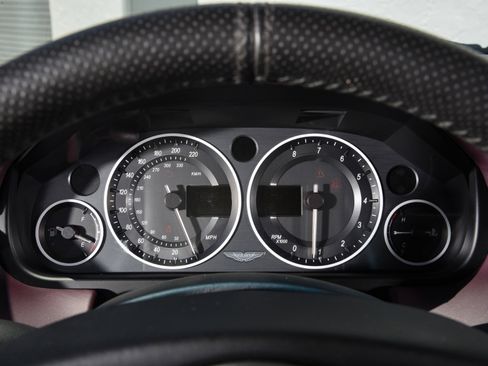 Used 2011 Aston Martin V12 Vantage Coupe RWD image 7